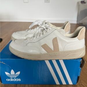 Veja Women's White and Beige Sneakers